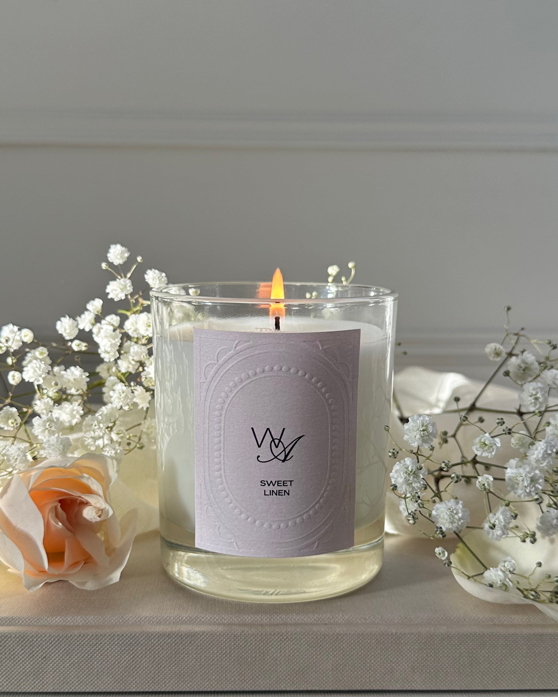 Sweet Linen With Aura Scented Candle Lit, 200G, 40 Hour Burn Time